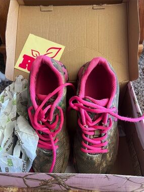 Sz 8 Woman’s mamba realtree Pink Camo Athletic Shoes hiking